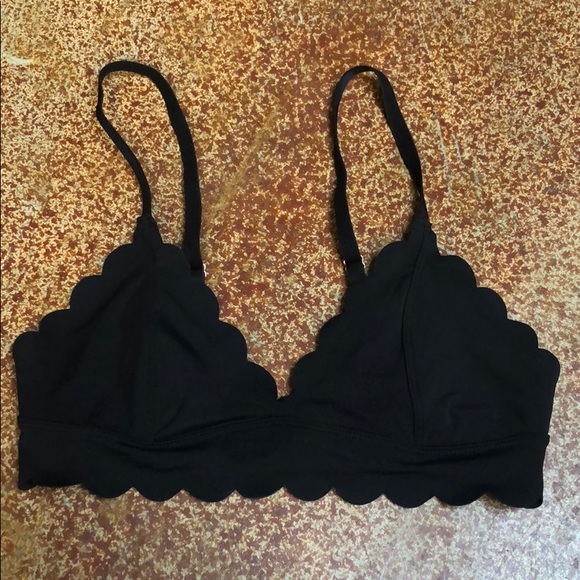 Urban Outfitters Tops - Urban outfitters barlette